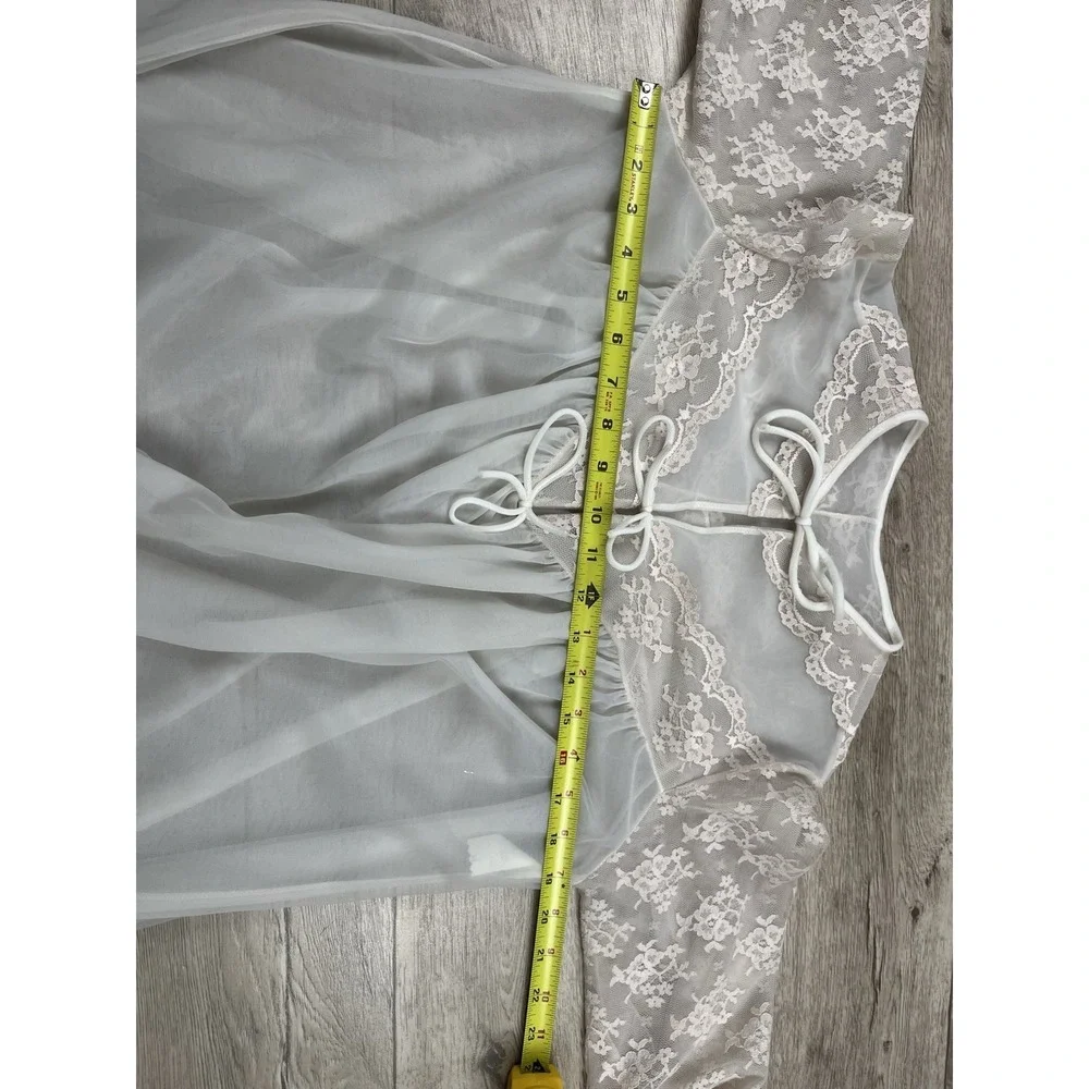 VTG ILGWU Robe‎ Women's Size 36 White with Soft Pink Lace Chiffon Sheer Peignoir